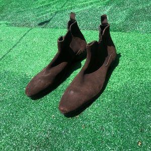 Chelsea boots package.